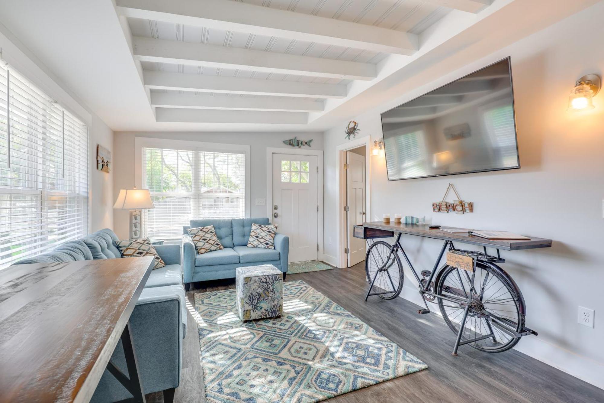 Modern Oak Island Escape 1 Mile To Long Beach! 外观 照片