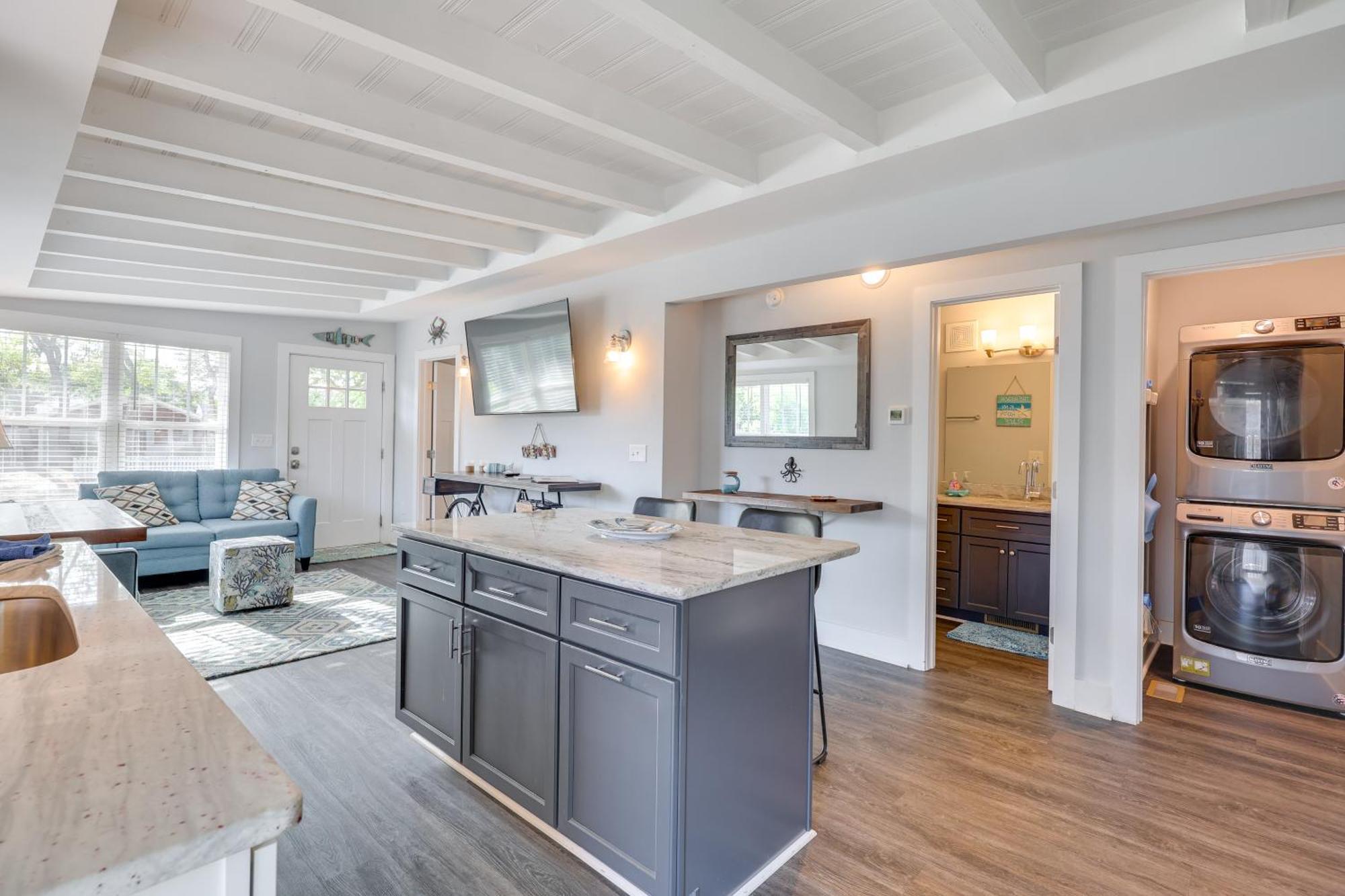 Modern Oak Island Escape 1 Mile To Long Beach! 外观 照片