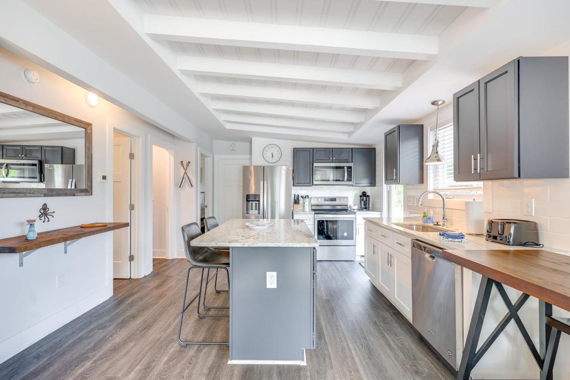 Modern Oak Island Escape 1 Mile To Long Beach! 外观 照片